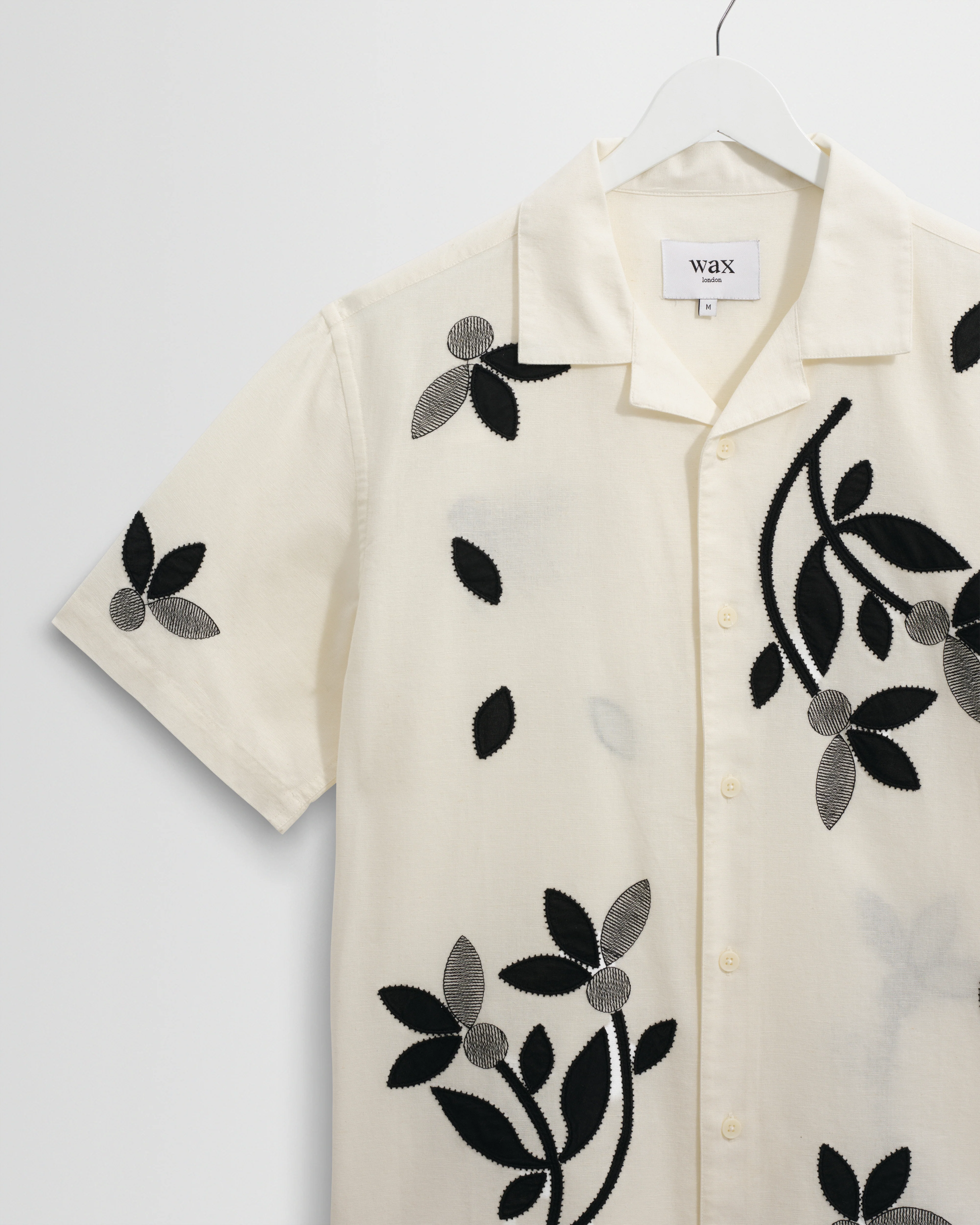 Didcot - Ecru And Black Bloom Applique Short-Sleeve Shirt - Image 7
