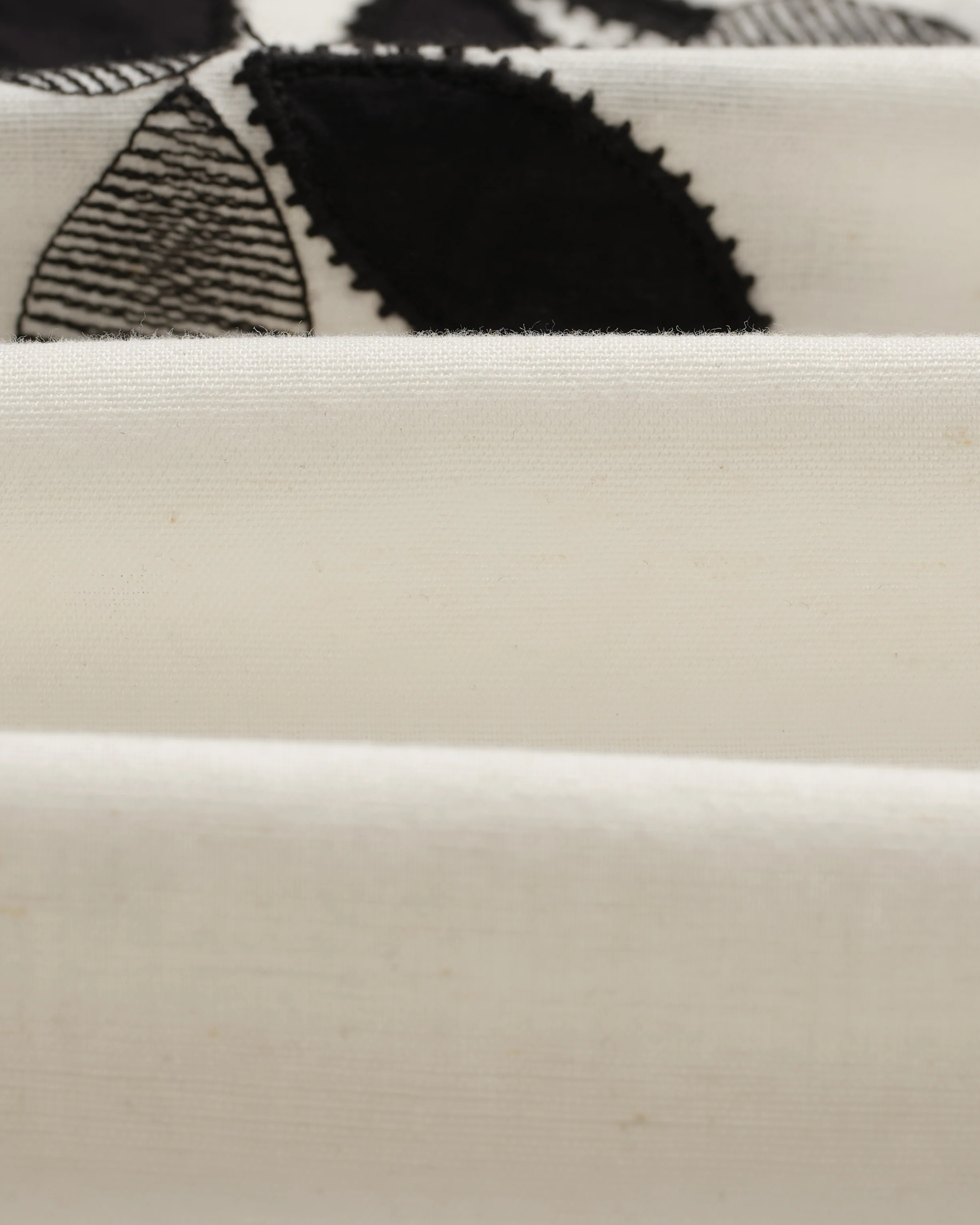 Didcot - Ecru And Black Bloom Applique Short-Sleeve Shirt - Image 9